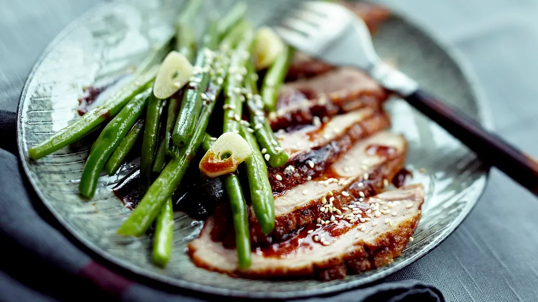 Entenbrust mit Teriyaki-Soße und Sesambohnen Rezept - Foto: LECKER @ Bauer Media Group Entenbrust mit Teriyaki-Soße und Sesambohnen Rezept - Foto: LECKER @ Bauer Media Group