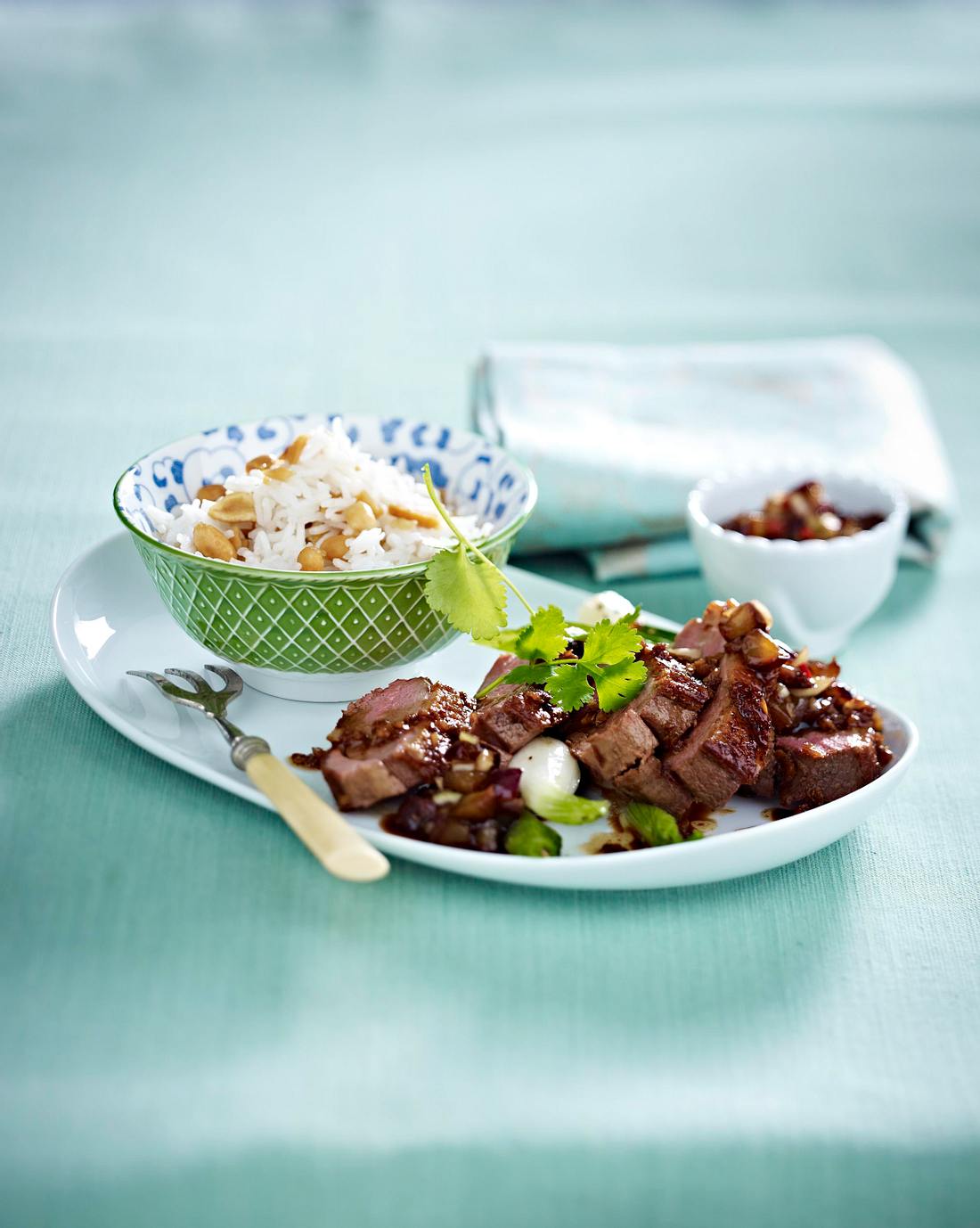 Entenbrust mit Würzpflaumen Rezept | LECKER Entenbrust mit Würzpflaumen Rezept | LECKER