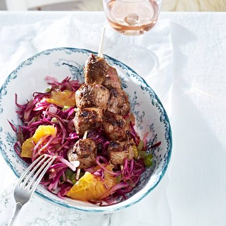 Entenbrust-Spieße auf rotem Coleslaw Rezept Entenbrust-Spieße auf rotem Coleslaw Rezept