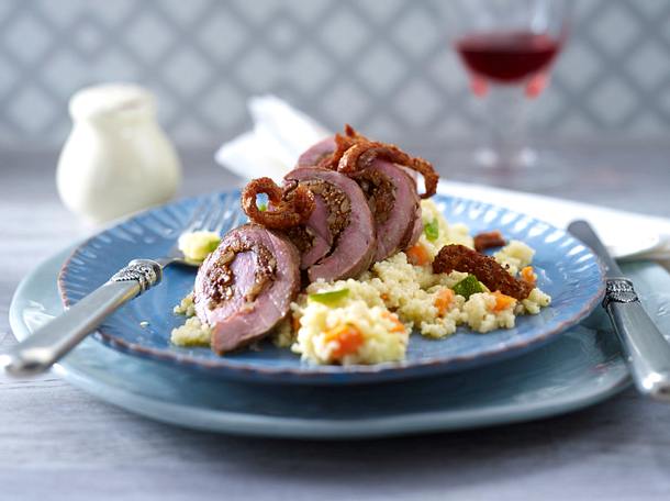 Entenbruströllchen mit Knusper-Croûtons Rezept Entenbruströllchen mit Knusper-Croûtons Rezept