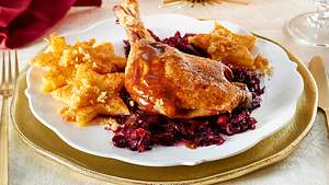 Entenkeule mit Lebkuchensoße Cranberry-Rotkohl Rezept - Foto: House of Food / Bauer Food Experts KG