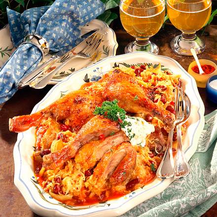 Entenkeulen auf Sauerkraut mit Kidney-Bohnen Rezept Entenkeulen auf Sauerkraut mit Kidney-Bohnen Rezept