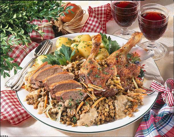 Entenkeulen und Brust auf Linsengemüse Rezept Entenkeulen und Brust auf Linsengemüse Rezept