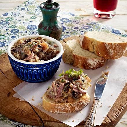 Entenrillette zu selbst gebackenem Baguette Rezept Entenrillette zu selbst gebackenem Baguette Rezept