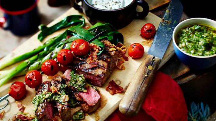 Entrecote mit Bluecheese-Dip und Koriander-Chimichurri Rezept - Foto: House of Food / Bauer Food Experts KG