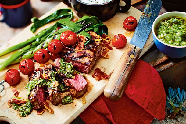 Entrecote mit Bluecheese-Dip und Koriander-Chimichurri Rezept Entrecote mit Bluecheese-Dip und Koriander-Chimichurri Rezept