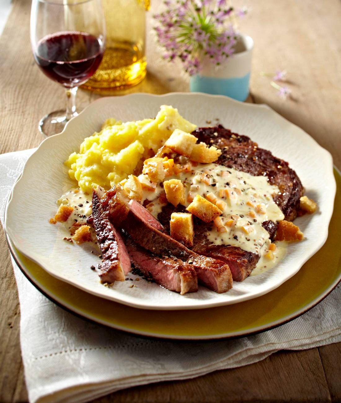 Entrecote mit Senfrahm und Kartoffelpüree Rezept | LECKER