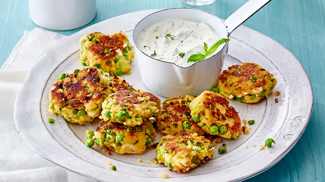 Erbsen-Bratlinge mit Feta Rezept - Foto: LECKER @ Bauer Media Group Erbsen-Bratlinge mit Feta Rezept - Foto: LECKER @ Bauer Media Group