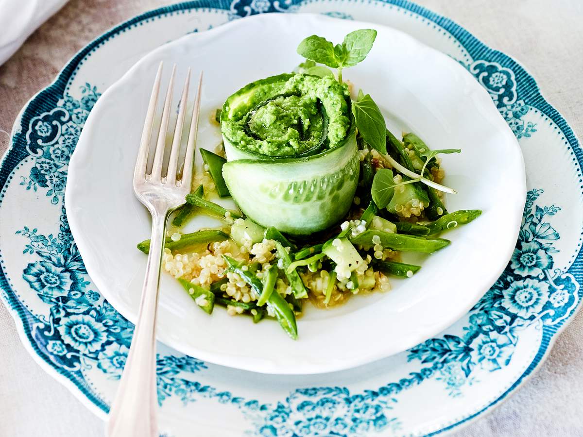 Erbsen-Gurken-Röllchen mit Quinoasalat Rezept