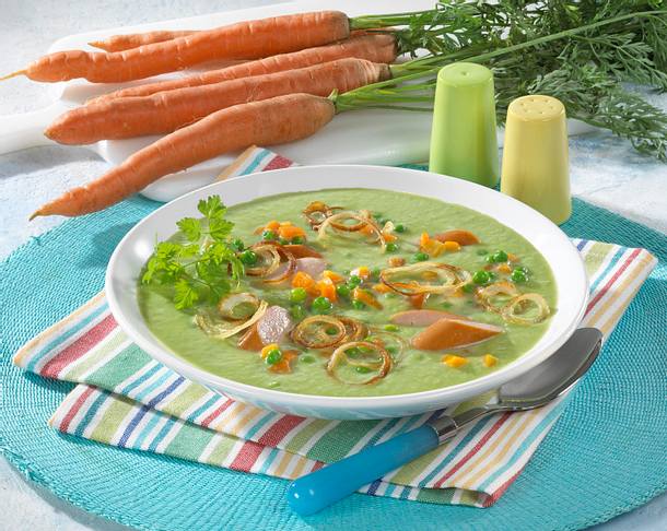 Erbsencreme-Suppe mit Würstchen Rezept Erbsencreme-Suppe mit Würstchen Rezept