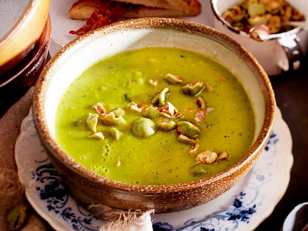 Erbsencremesuppe mit Wasabinüssen Rezept Erbsencremesuppe mit Wasabinüssen Rezept