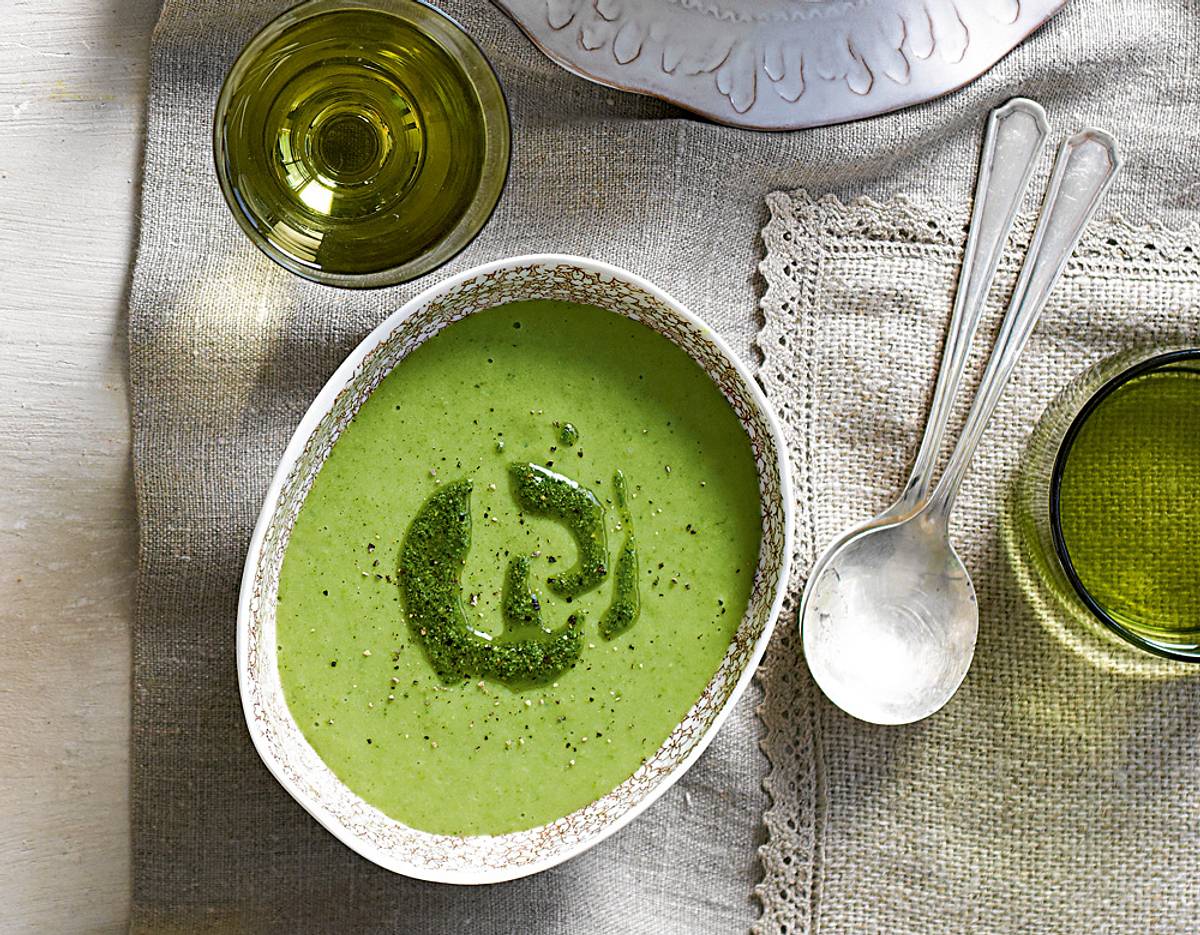 Erbsensuppe mit Minz-Pistou Rezept