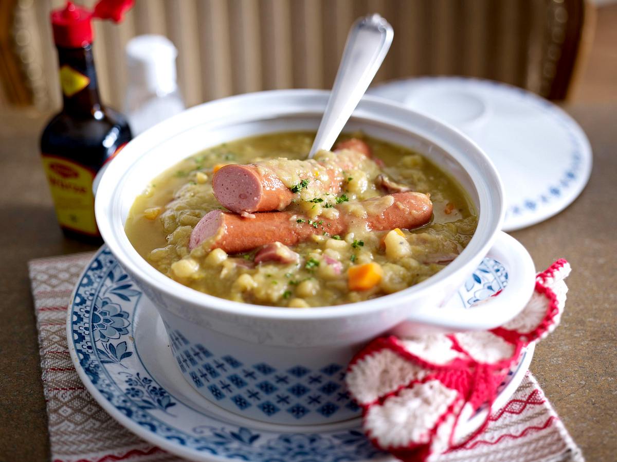 Erbsensuppe mit Wiener Würstchen Rezept