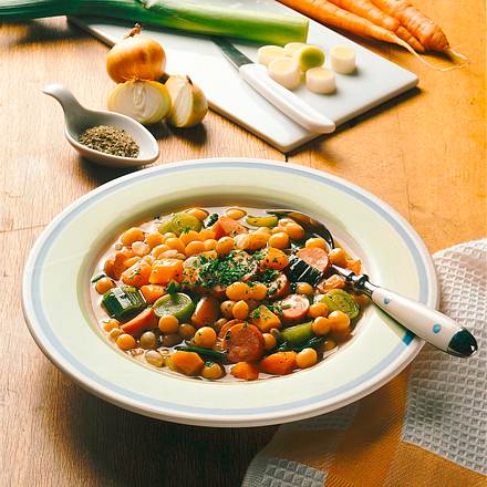 Erbsensuppe mit Würstchen Rezept Erbsensuppe mit Würstchen Rezept