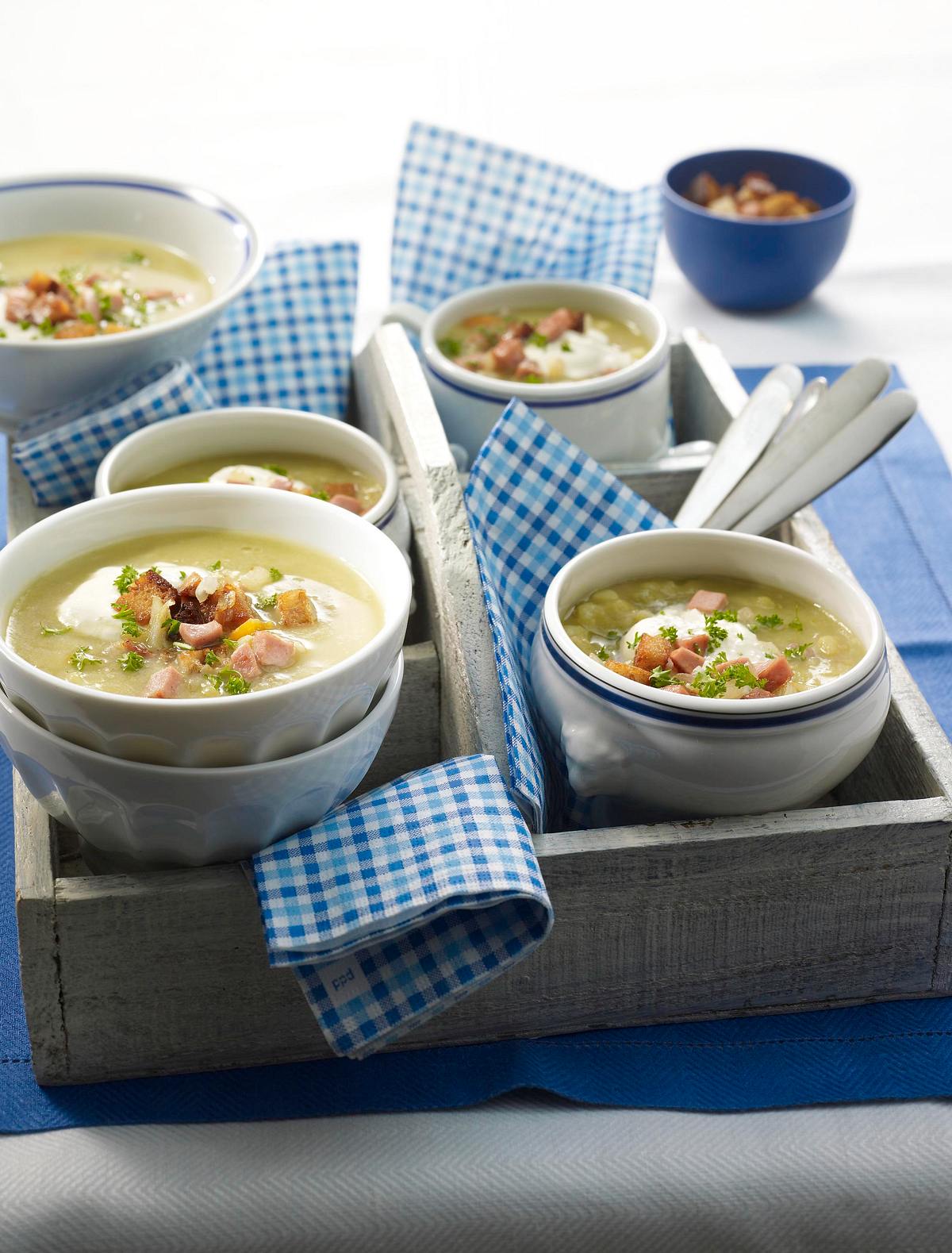 Erbsensuppe mit Wurst und Röstbrot Rezept