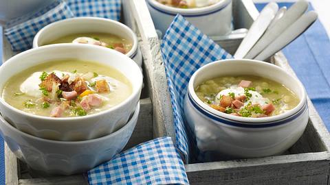 Erbsensuppe mit Wurst und Röstbrot Rezept - Foto: House of Food / Bauer Food Experts KG