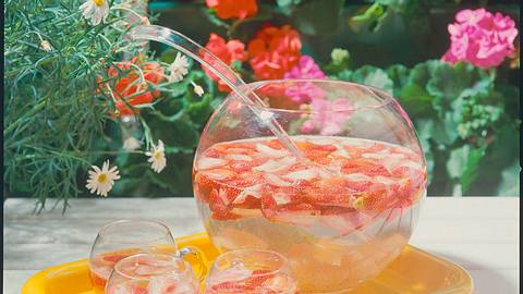 Erdbeer-Ananas-Bowle Rezept - Foto: House of Food / Bauer Food Experts KG