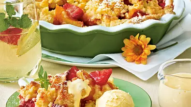 Erdbeer-Aprikosen-Crumble Rezept - Foto: LECKER @ Bauer Media Group