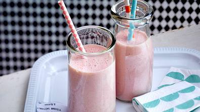 Erdbeer-Bananen-Smoothie Rezept - Foto: LECKER @ Bauer Media Group