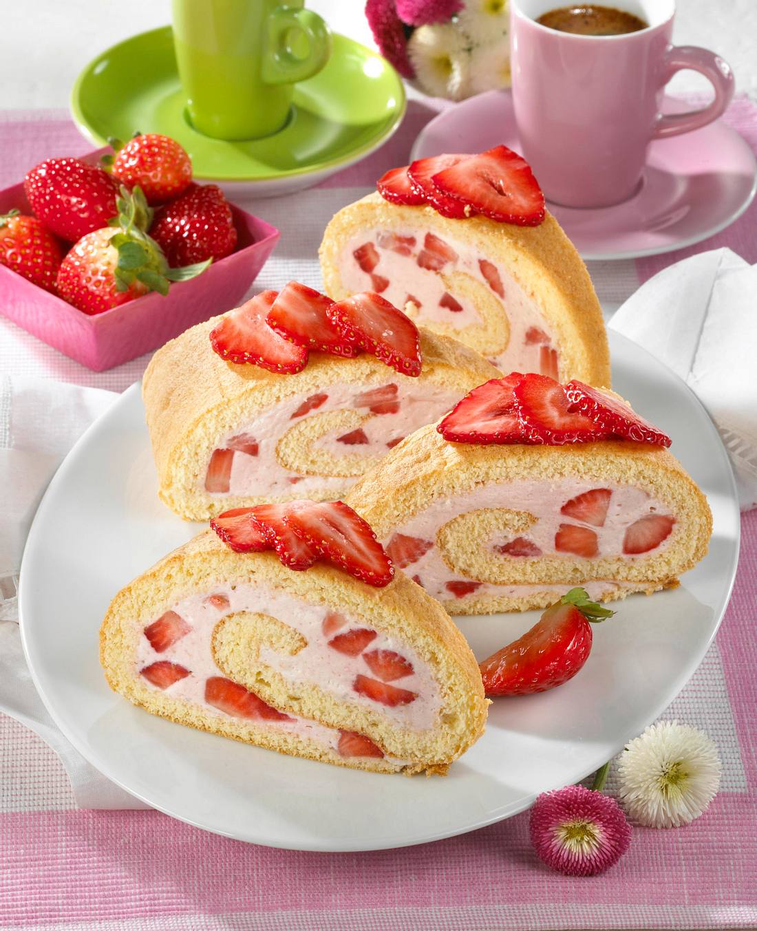 Erdbeer-Biskuit-Rolle (Diabetiker) Rezept | LECKER