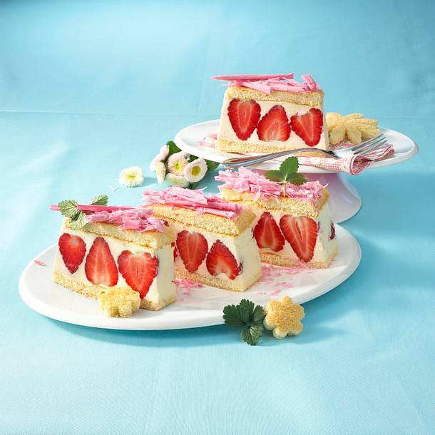 Erdbeer-Biskuitschnitten Rezept Erdbeer-Biskuitschnitten Rezept