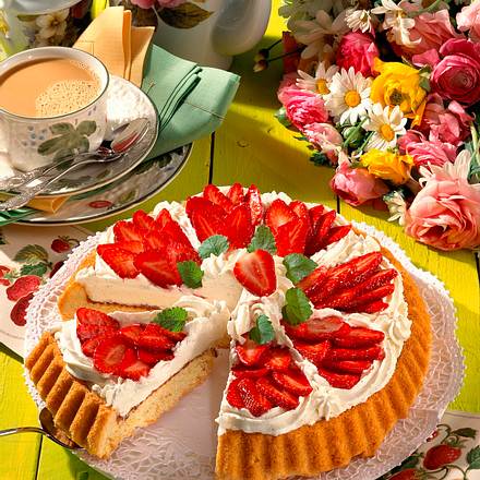 Erdbeer-Blüten-Kuchen Rezept Erdbeer-Blüten-Kuchen Rezept