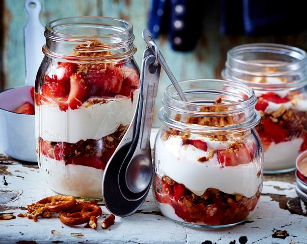 Erdbeer-Brezel-Trifle Rezept