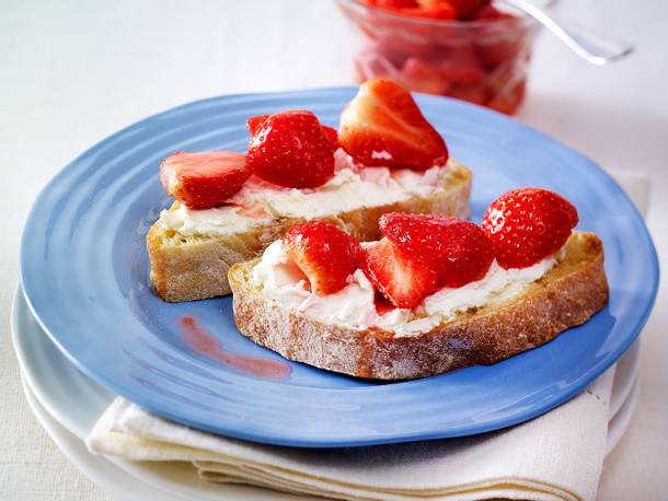 Erdbeer-Brot mit Frischkäse Rezept Erdbeer-Brot mit Frischkäse Rezept