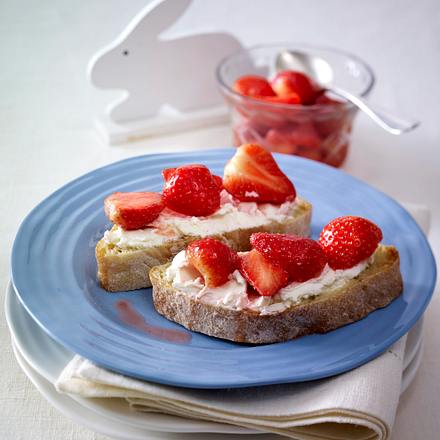 Erdbeer-Brot mit Frischkäse Rezept Erdbeer-Brot mit Frischkäse Rezept