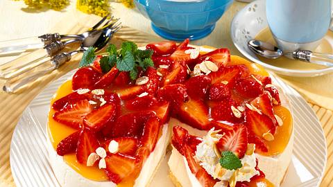 Erdbeer-Buttermilch-Torte Rezept - Foto: House of Food / Bauer Food Experts KG