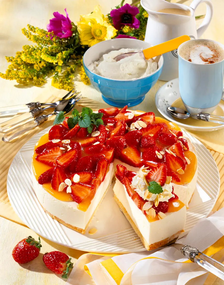 Erdbeer-Buttermilch-Torte Rezept Erdbeer-Buttermilch-Torte Rezept