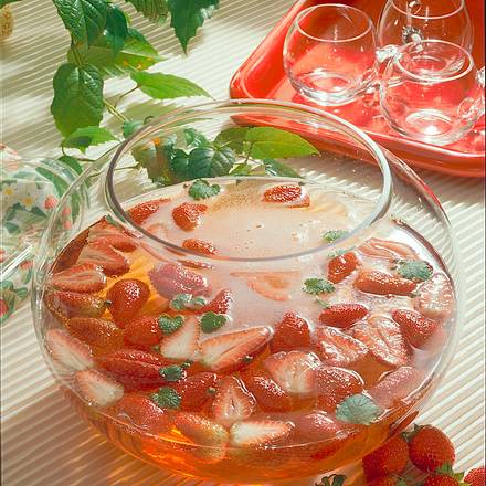 Erdbeer-Campari-Bowle Rezept