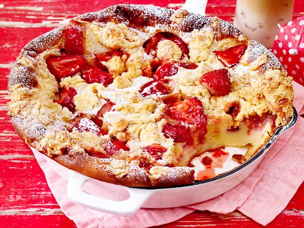 Erdbeer-Clafoutis mit Streuseln Rezept Erdbeer-Clafoutis mit Streuseln Rezept