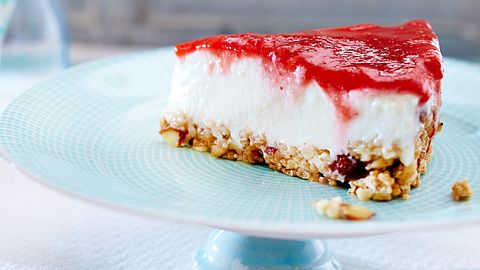 Erdbeer-Colada-Cake mit Knusperboden Rezept - Foto: House of Food / Bauer Food Experts KG