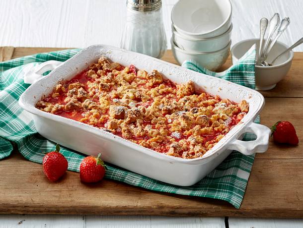 Erdbeer-Crumble Rezept | LECKER