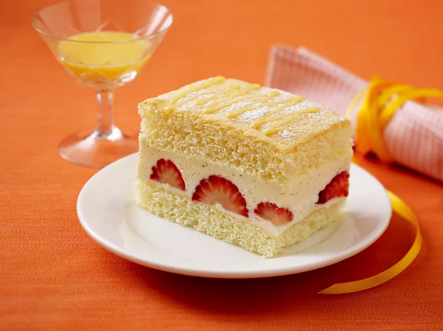 Erdbeer-Eierlikör-Schnitten Rezept Erdbeer-Eierlikör-Schnitten Rezept
