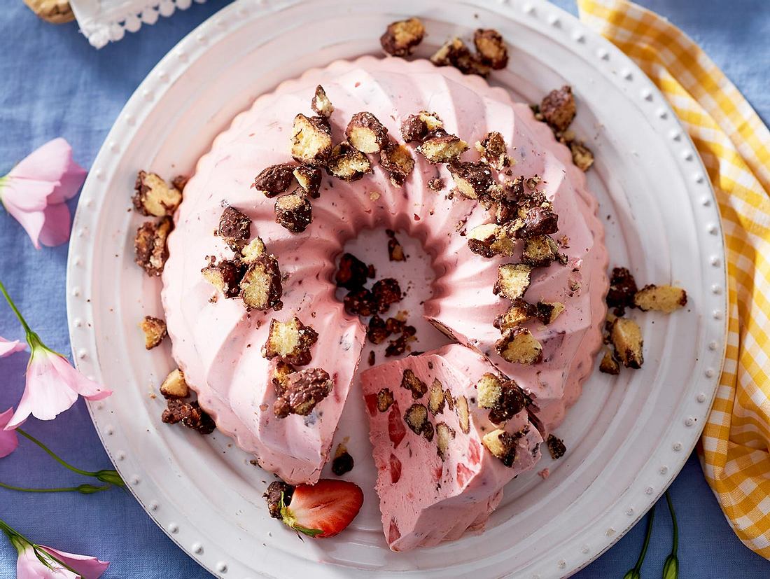 Erdbeer-Eis-Hupf mit Schokocrumble Rezept