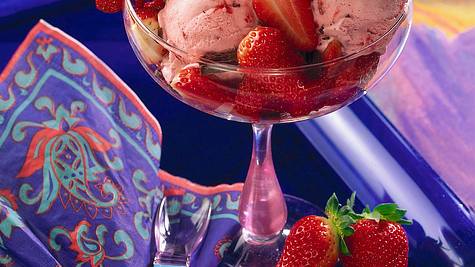 Erdbeer-Eisbecher Rezept - Foto: Horn