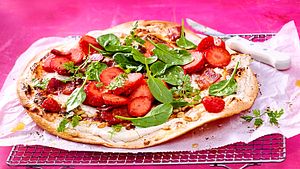 Erdbeer-Flammkuchen mit Bacon Rezept - Foto: House of Food / Bauer Food Experts KG