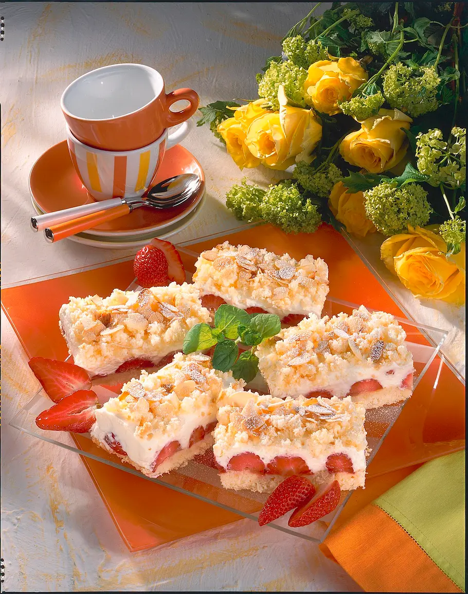 Erdbeer-Flocken-Schnitten Rezept Erdbeer-Flocken-Schnitten Rezept