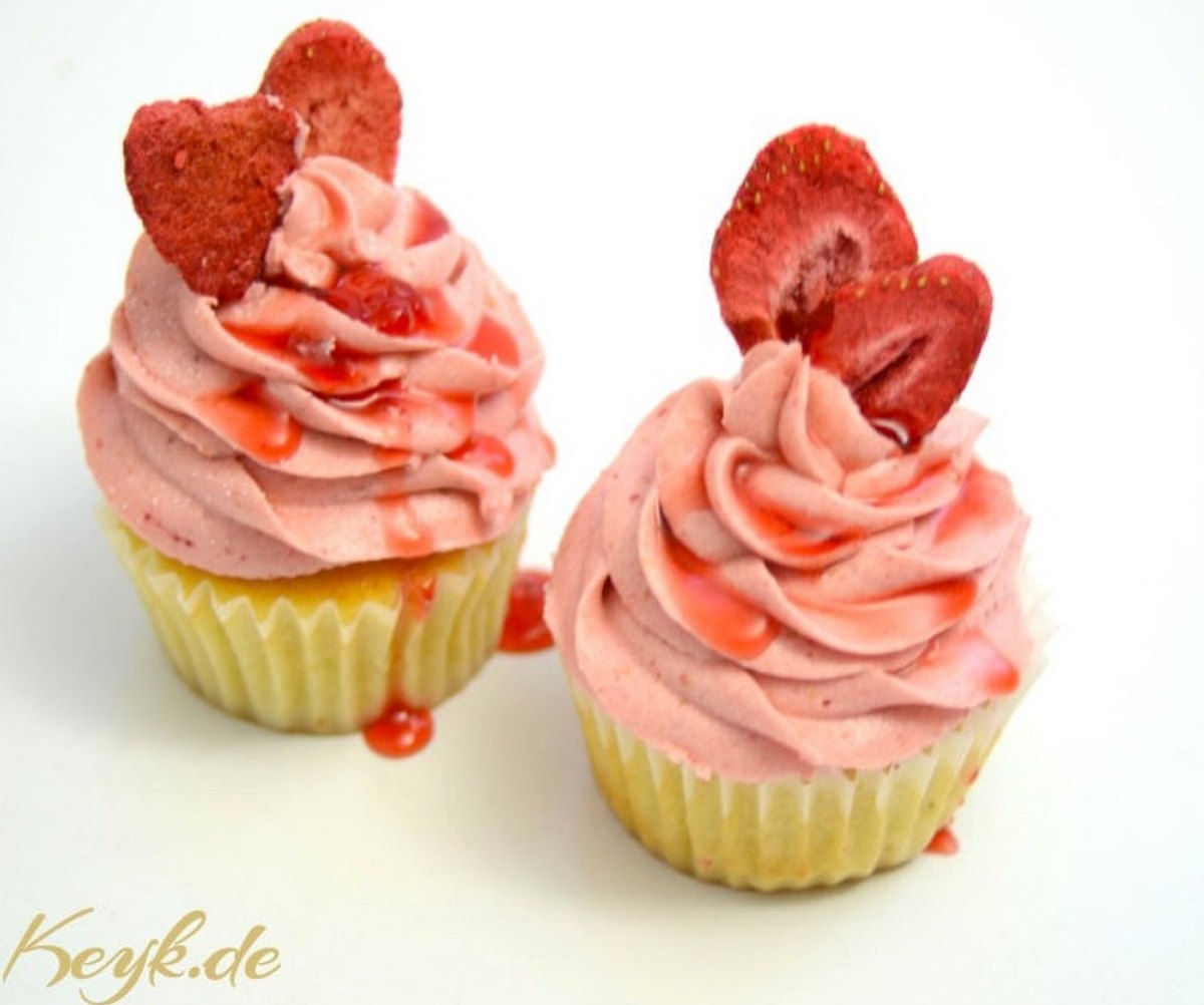 Erdbeer Frischkäse Frosting (Strawberry cream cheese frosting) Rezept