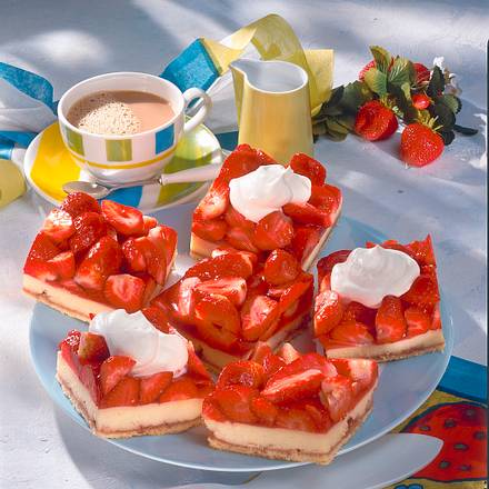 Erdbeer-Grießcreme-Schnitten Rezept Erdbeer-Grießcreme-Schnitten Rezept