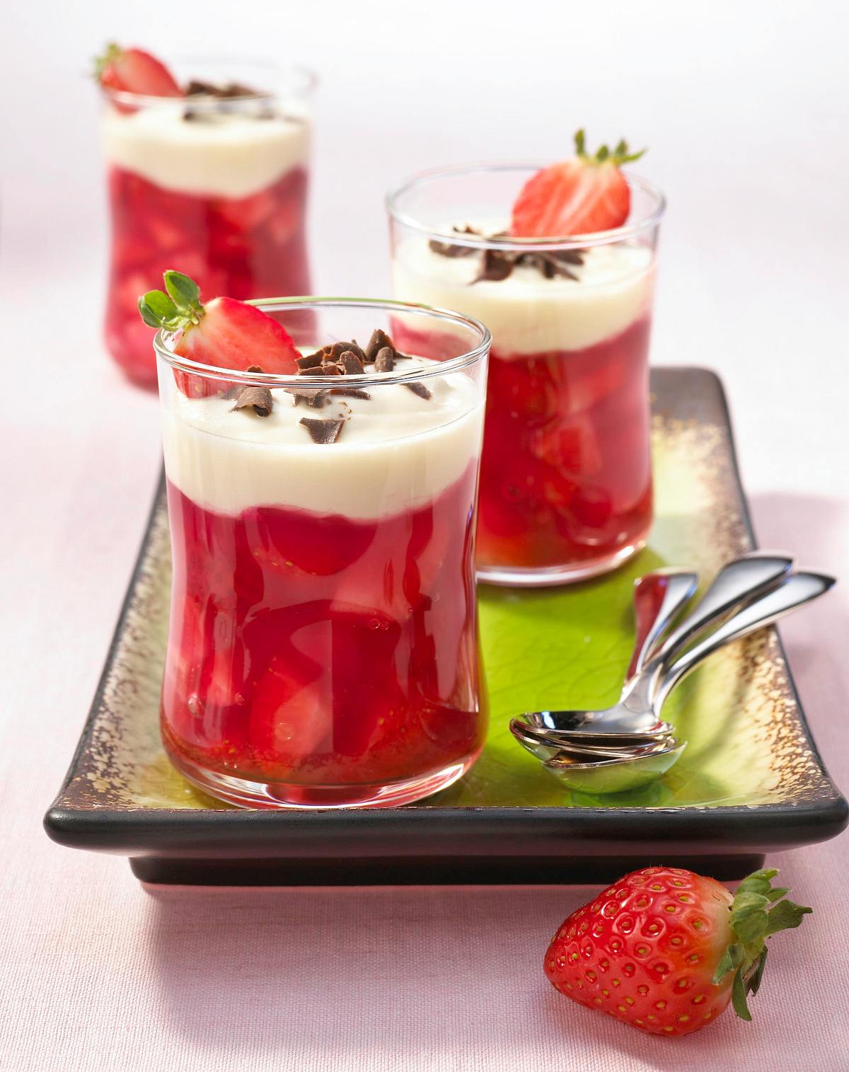 Erdbeer-Grütze mit Joghurthaube Rezept
