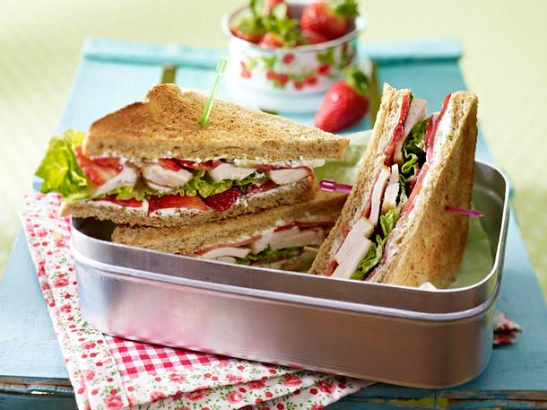 Erdbeer-Hähnchen-Sandwich mit Pfeffer-Frischkäse Rezept Erdbeer-Hähnchen-Sandwich mit Pfeffer-Frischkäse Rezept