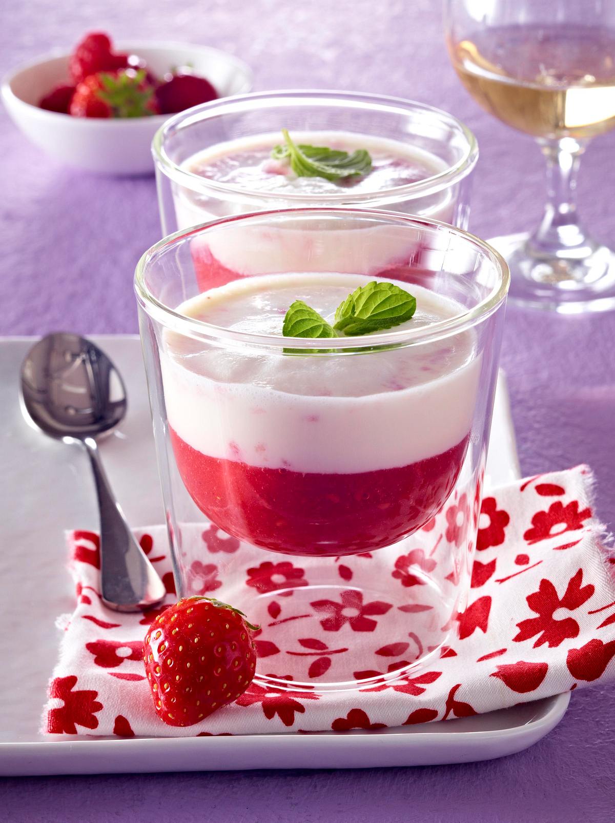 Erdbeer-Himbeer-Püree mit Mandelmilch Rezept