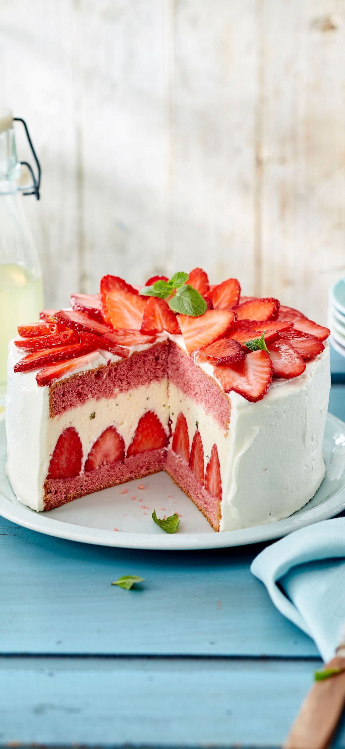 Erdbeer-Hugo-Torte Rezept | LECKER