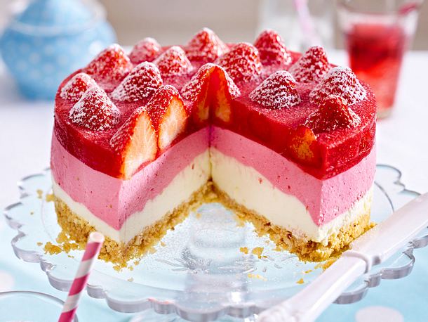 Erdbeer-Joghurt-Cremetorte mit Mandelknusperboden Rezept Erdbeer-Joghurt-Cremetorte mit Mandelknusperboden Rezept