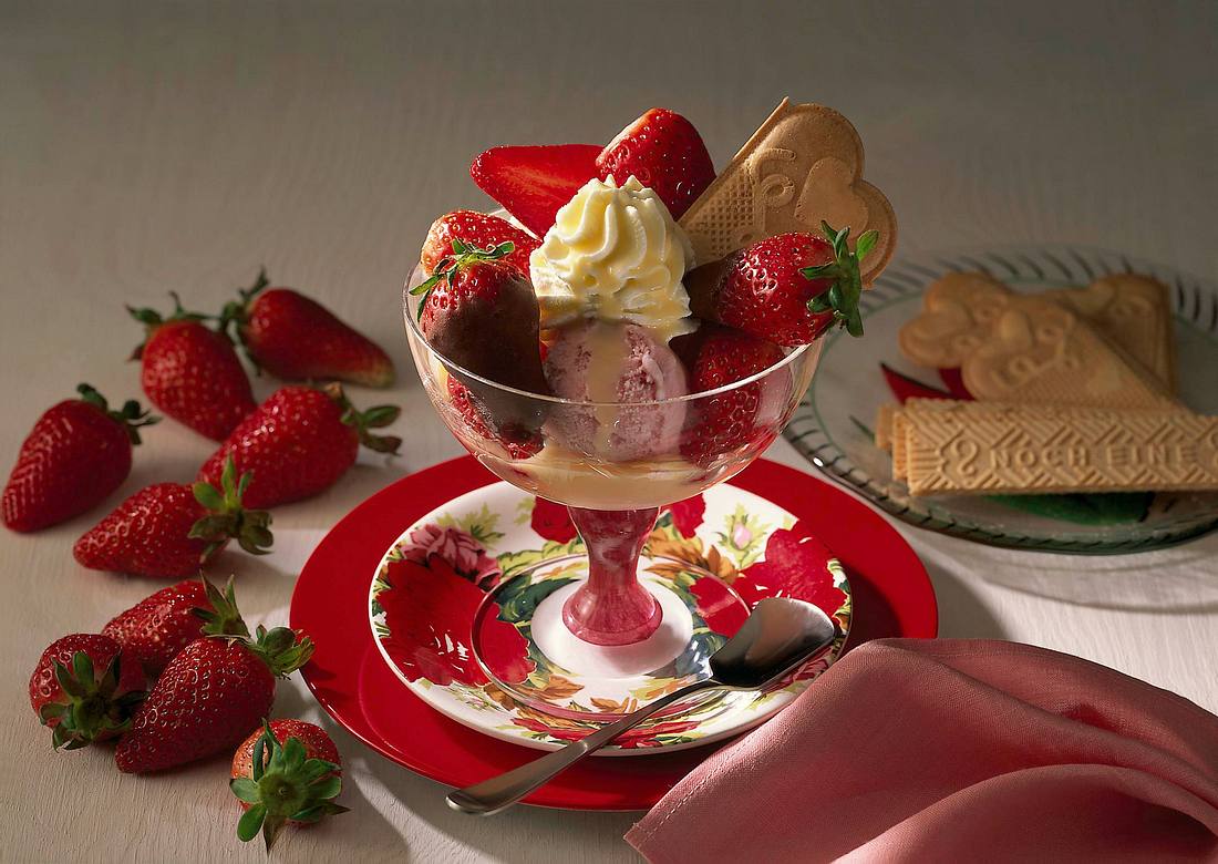 Erdbeer-Joghurt-Eis Rezept | LECKER