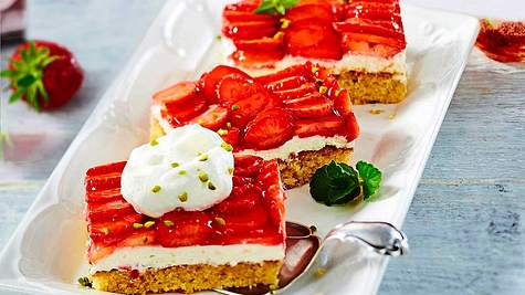 Erdbeer-Joghurt-Schnitten Rezept - Foto: House of Food / Food Experts KG