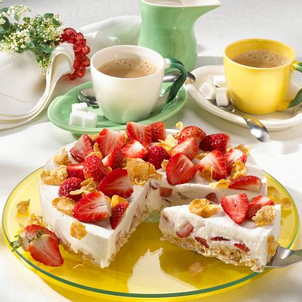 Erdbeer-Joghurt-Torte mit Knusperboden Rezept Erdbeer-Joghurt-Torte mit Knusperboden Rezept